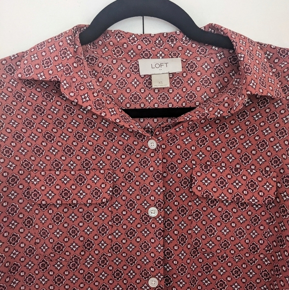 Loft XS Coral Button Down - Picture 4 of 5